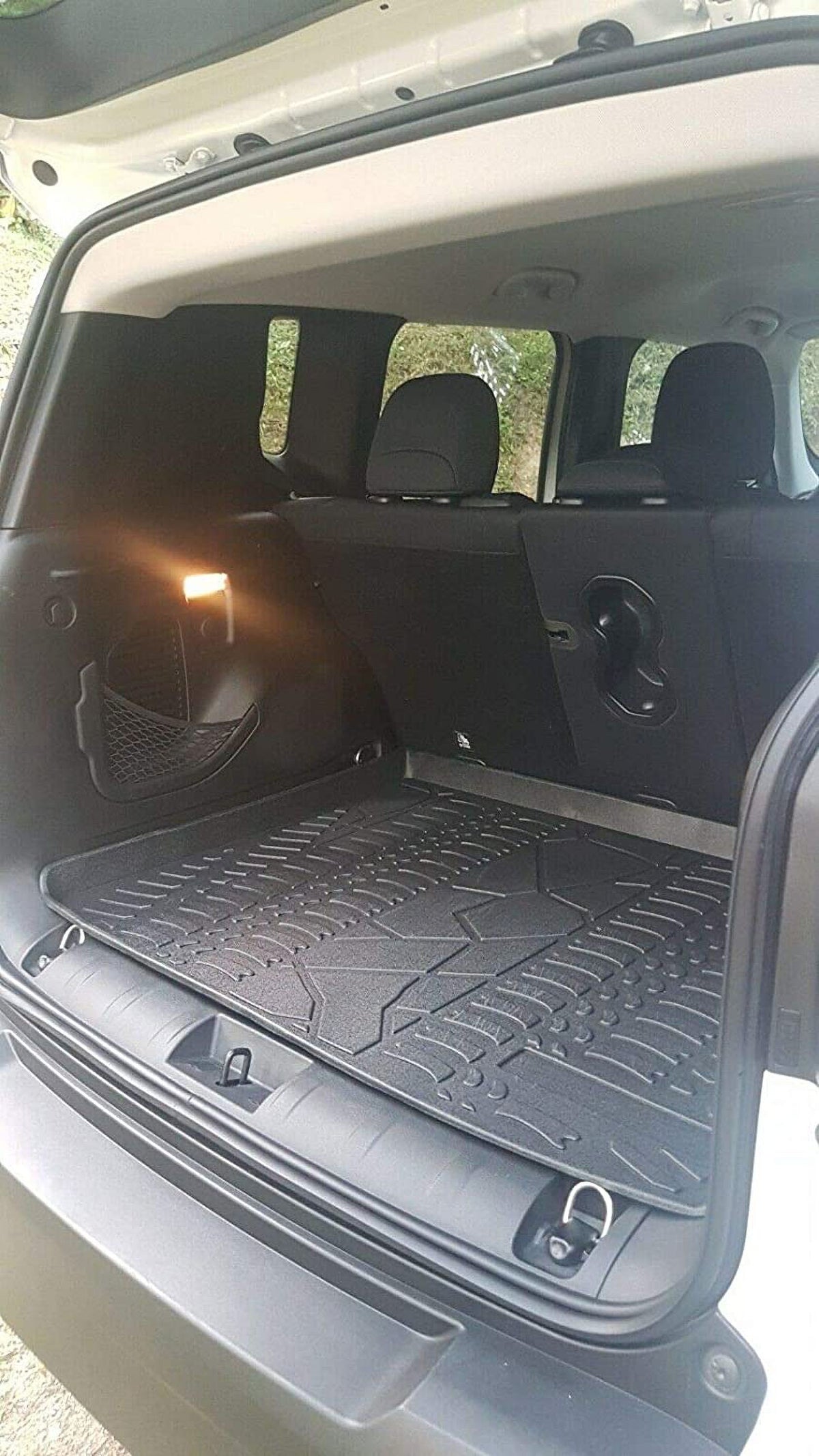 Cargo Liner Trunk Mat for Jeep Renegade 2015-2023 Weather-Resistant Rubber with Raised Lip Z4805