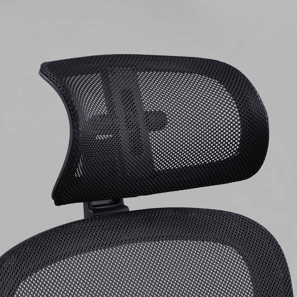 Black Fabric Ergonomic Office Chair with Adjustable Headrest Z818